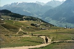 45 Riederalp - Aletschgletscher - Maria auf dem Wanderweg abwärts